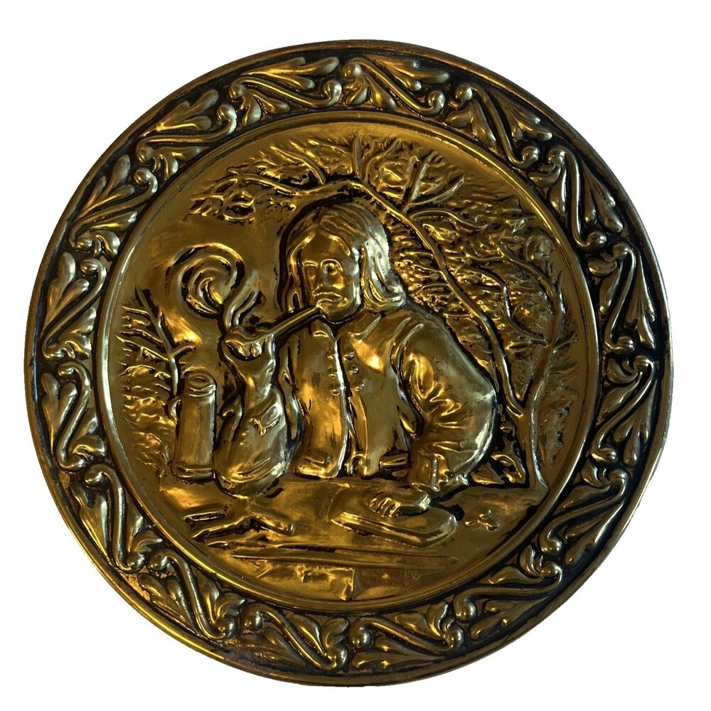 Brass Embossed Wall Plate Colonial Man Made In England 8 Inch Gold Tone Metal